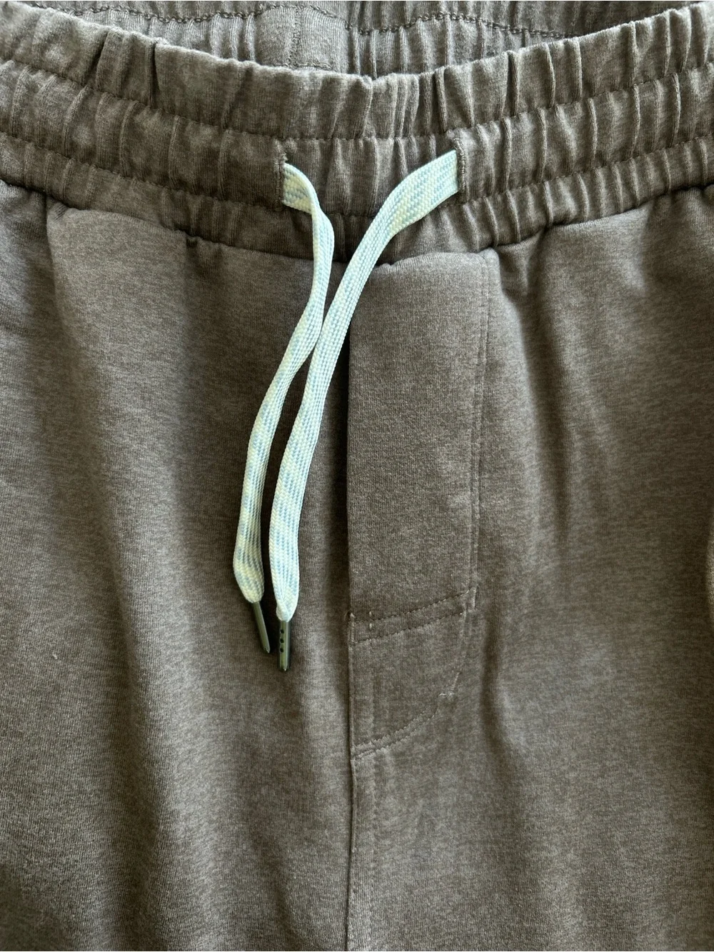 Vuori Men's Dark Brown Drawstring Joggers